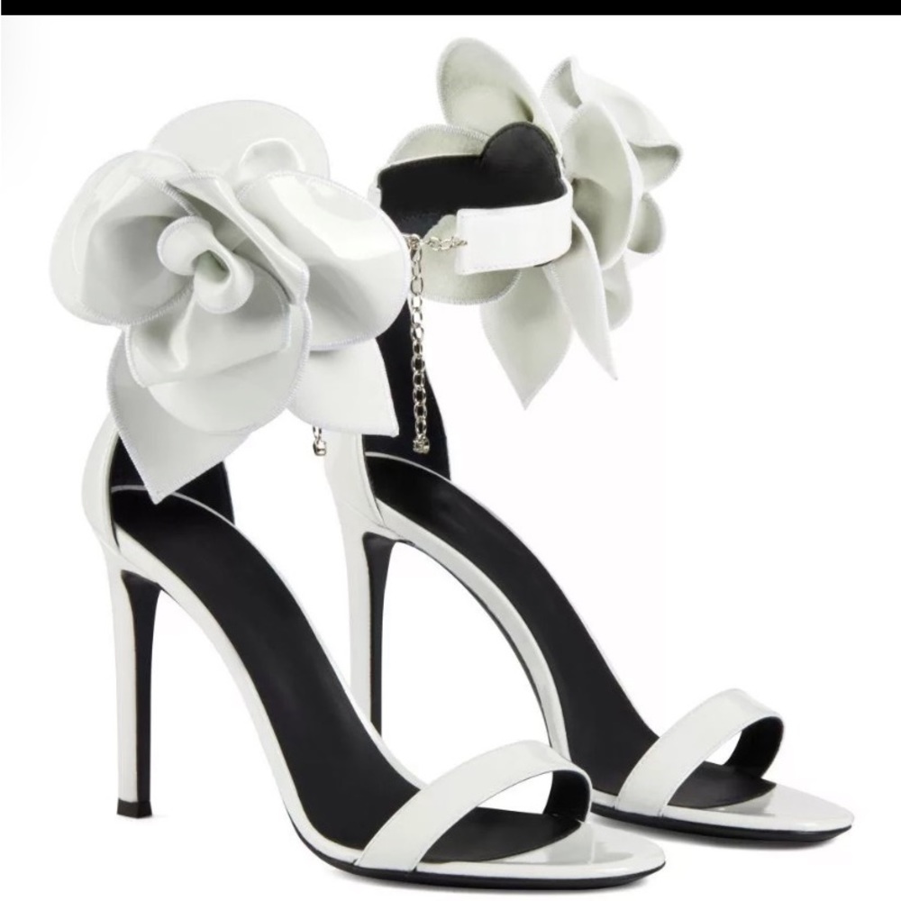 Blossom  Women's Adorned Sandal Size 6 -12 - Picture 3 of 4